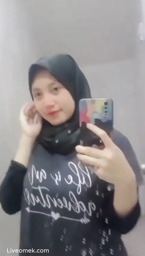 Teteh Ira Suka Narsis Berani Colmek Ngangkang